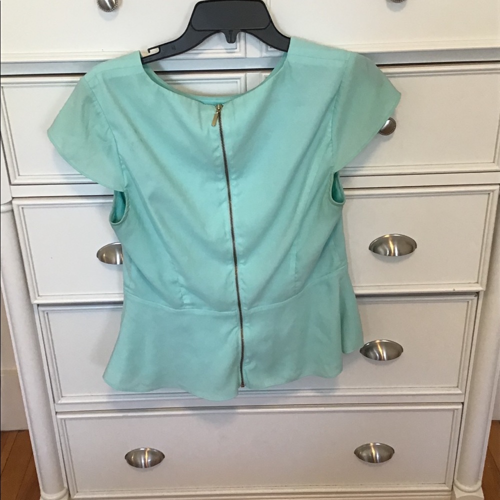 Express blouse zipper in back